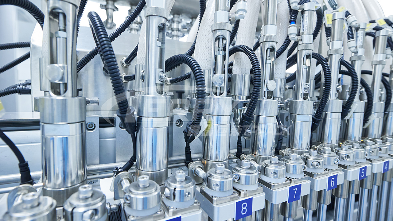 Automatic Bottle Sorting Machine, In-Line Blowing And Suction Machine, Ten-Head Continuous Filling Machine, Bottle Sorting And Butterfly Cap Capping Machine Project Site (3)